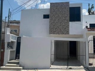 Se vende casa remodelada en Lomas de Zaragoza, cerca de avenida López Portillo y Walmart electricistas, Campeche.