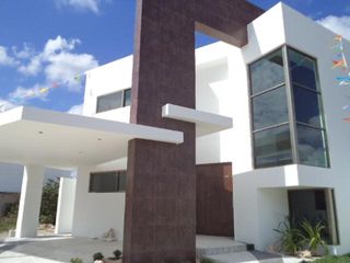 HERMOSA CASA EN RESIDENCIAL CUMBRES CANCUN