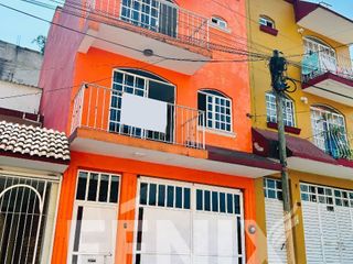 Casa en venta a unos pasos de avenida Ébano y a unas cuadras de Ruiz Cortines