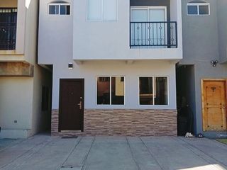 VENTA DE CASA A PASOS DE LA PLAYA EN ROSARITO