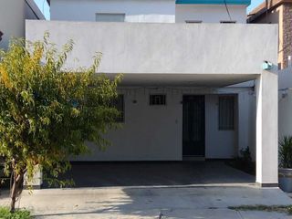 Casa en venta Fracc. La Nogalera, San Nicolás