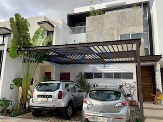 Casa en Venta Residencial RIO de 4 recamaras, Cancun Quintana Roo Zona Huayacan