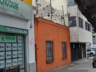 Terreno en venta sobre Patriotismo con dos construcciones independientes en Tacubaya, cerca de Hospital Ángeles