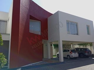 Casa en condominio en venta en el centro de Metepec con 4 lugares de estacionamiento