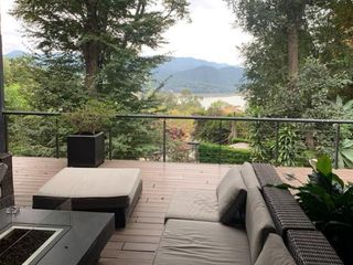 Casa en venta o renta Valle de Bravo “ Espectacular vista al lago“