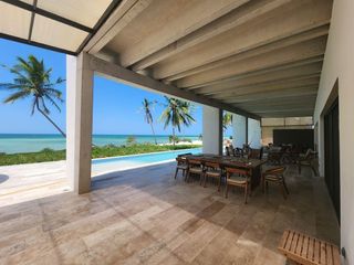 Casa frente al mar, 50 m lineales en Techac, Yucatan, en venta.