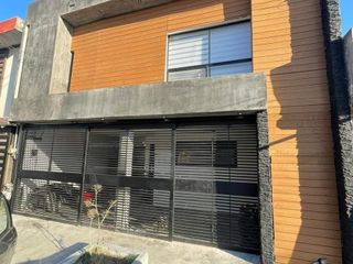 Casa en  Venta remodelada Las Puentes San Nicolas area metropolitana Monterrey