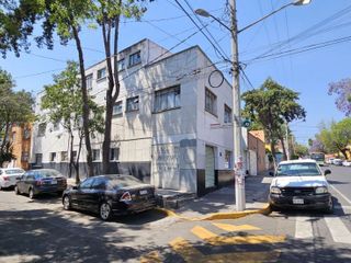 Edificio de 4 departamentos y un local comercial, en Col. Molino de Rosas, CDMX.