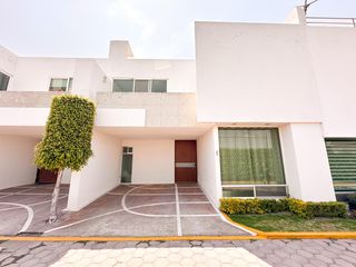 Casa en Venta en Fraccionamiento La Vela, Morillotla, Puebla.