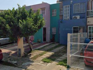 Casa en Renta en calle Sardina. entre calle Fco.Mata y Av. de los Peces, Fracc. Puerto Esmeralda, en Coatzacoalcos, Veracruz