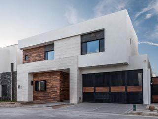 Casa en venta con diseño arquitectonico excepcional en Fracc Exclusivo