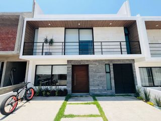 Hermosa Casa en Venta en Juriquilla, San Isidro - ¡No pierdas esta oportunidad!