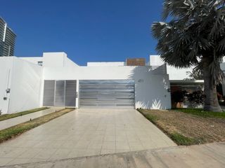 Casa sobre avenida en Venta en Altabrisa