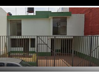 Casa 3 recamaras Los Reyes Morelia Michoacán en Remate