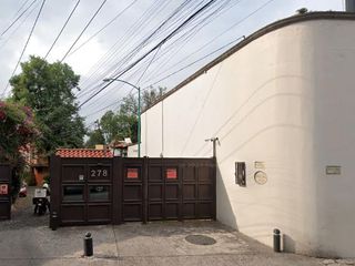 Casa en Privada de Lugo a 2 minutos de Plaza Artz Remate Bancario