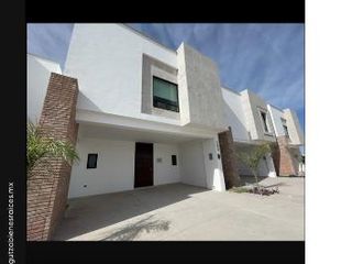 Casa en condominio en Remate Bancario, Residencial Senderos, Coahuila