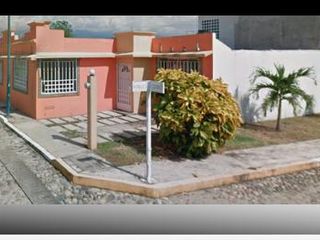 Casa en Remate Bancaria en Privada La Arbolada, a 3 Min de Rio Huixtla