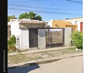 Casa en Venta, Ubicada en Av.Bromo 9186, Villas del Bosque, 27087 Torreón, Coah.