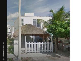 Casa en Playa del Carmen, Quintana Roo. Col. Centro. Calle Río Japura