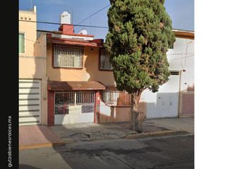 Casa en Nezahualcoyotl, Estado de México. Col. Valle de Aragón. C.P. 57100 Calle Valle Onieper.