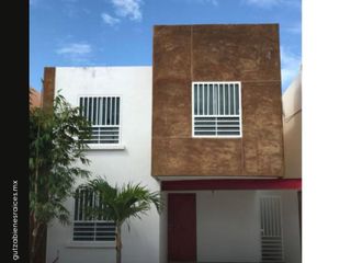 Casa en Remate Bancario, Cda Santo Tomás No .7  Res. San Miguel, Cd. del Carmen, Campeche.