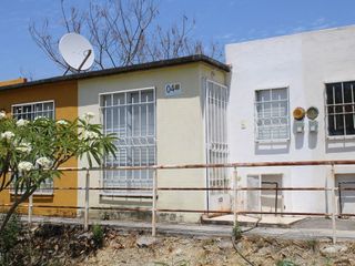 Casa en VENTA de una recámara con terraza, dentro de Fracc. Residencial Los Laur