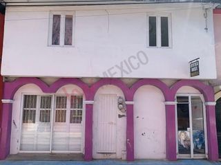 Casa De Dos Plantas Con Dos Locales Comerciales, Zona Centro, En Venta En San Cristobal de las casas