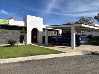 Casa en venta grande residencial  en San Juan Del Rio, 4 hab  y 4bañ
