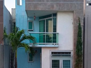 Casa en renta en calle Coral, Fracc. Punta del Mar, en Coatzacoalcos, Veracruz.