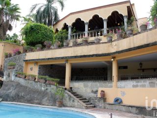 Residencia en zona exclusiva de Cuernavaca, Morelos, Acapatzingo