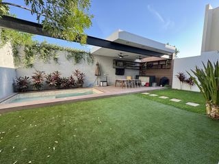 Casa en  venta en Mérida con paneles en privada