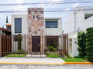 Casa en venta en calle cerrada en Camino Real a Momoxpan, Cholula, Puebla