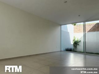 CASA EN RENTA DE 5 HABITACIONES EN ALTO LAGO