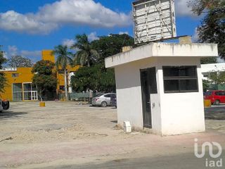 Terreno con Antigua Construcción de Oficinas y Edificio Hospitalario Mérida Norte