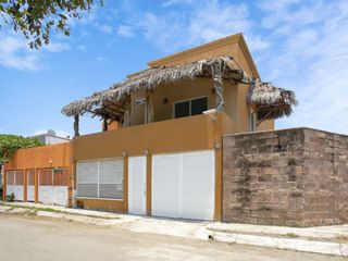 Casa En Venta En Fraccionamiento Sol del Pacifico, Manzanillo.