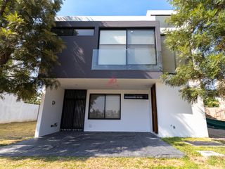 CASA EN VENTA EN SOLARES, ZAPOPAN, JALISCO.