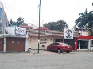 Casa en VENTA sobre el Boulevard Belisario Domínguez frente a los Laureles