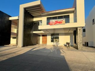 CASA VENTA EN MARINA CAMPO DE GOLF Casa en venta en Fraccionamiento Marina Mazatlán