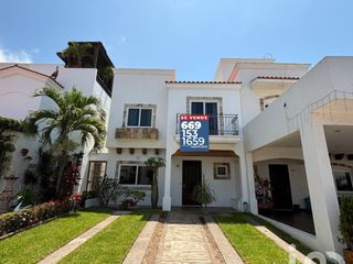 Casa En Venta En Privada Con Alberca en Mazatlán