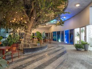 Local Comercial en Venta,  en torre habitacional, cerca de UANL