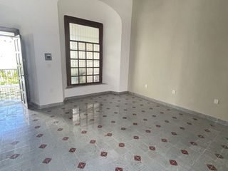 Local 16 comercial oficinas consultorio en renta en Campeche centro Historico
