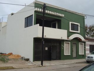 Casa con local en venta ubicada en Francisco Tellez, Col. Pto México, en Coatzacoalcos, Veracruz.