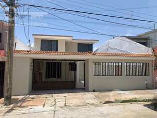 Casa en venta ubicada en calle Ignacio Ramírez, Col. Vistalmar, en Coatzacoalcos, Veracruz.