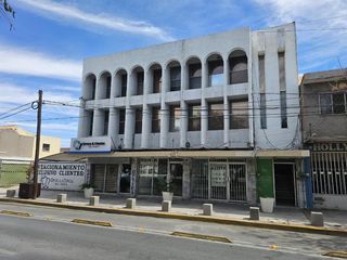 Oficina o local comercial en renta, ubicada en la transitada Calzada Colón en planta alta, primer piso.