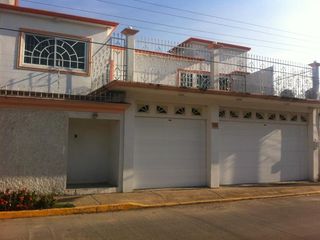 Casa en Venta  de 2 pisos. en Col. Hidalgo, en  la ciudad de Minatitlán, Veracruz.