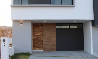 CASA DE DISEÑADOR EN FRACC.CAPITAL SUR