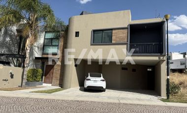 VENTA DE CASA EN CUMBRES DEL LAGO JURIQUILLA