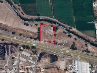 Apaseo el Grande: Terreno comercial en venta o renta a pie de autopista