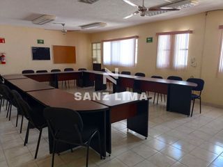 Jardines de Celaya 3ra Sección: Oficinas en planta baja y estacionamiento amplio