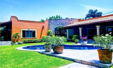VENTA DE CASA DE UN NIVEL CON ALBERCA EN CUERNAVACA REAL DE TEZOYUCA